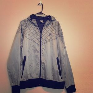 Men’s NIKE windbreaker jacket like new.
